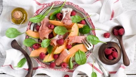 Refreshing Melon and Prosciutto Salad Delight wallpaper