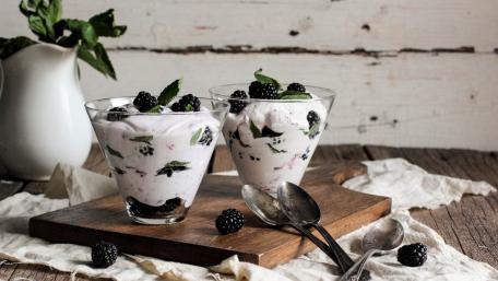 Refreshing Blackberry Mint Dessert Delightful Treats for All Seasons wallpaper