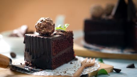 Decadent Chocolate Cake Delight wallpaper
