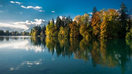 Serene Autumn Reflections on a Calm Lake wallpaper