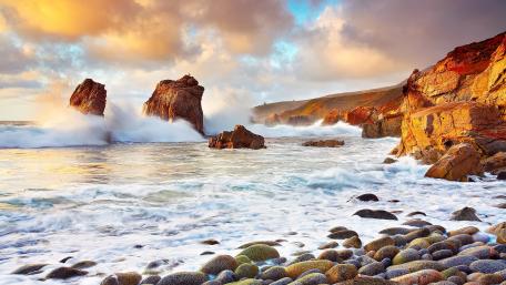 Majestic Waves Against Rugged Coastal Rocks wallpaper