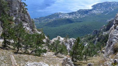 Majestic Mountain View Overlooking Tranquil Waters wallpaper