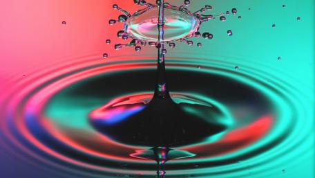 Vibrant Water Splash Artistry wallpaper