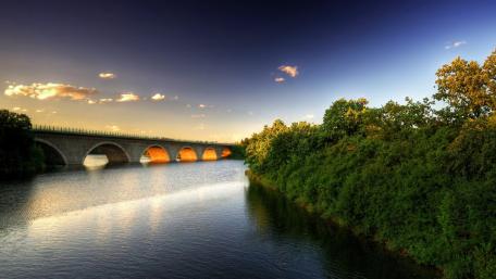 Serene River Reflection at Dusk wallpaper