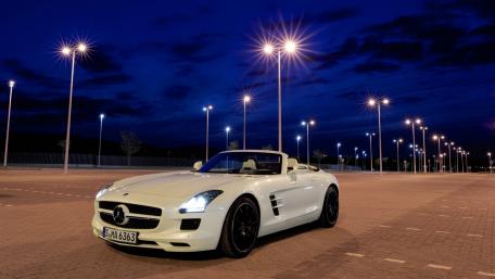 Sleek Elegance Under Night Lights wallpaper