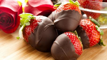 Indulgent Chocolate-Covered Strawberries Delight wallpaper