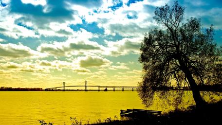 Golden Horizon Over Tranquil Waters wallpaper