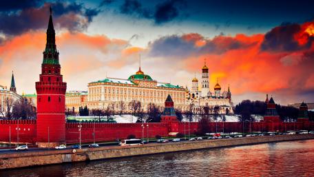 Vibrant Sunset Over the Kremlin wallpaper