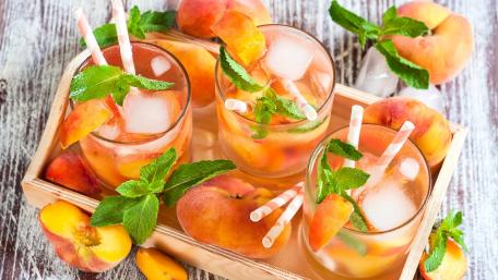 Refreshing Peach Mint Cocktail Delight wallpaper