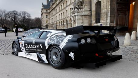 Sleek Lamborghini Race Car Wallpaper wallpaper
