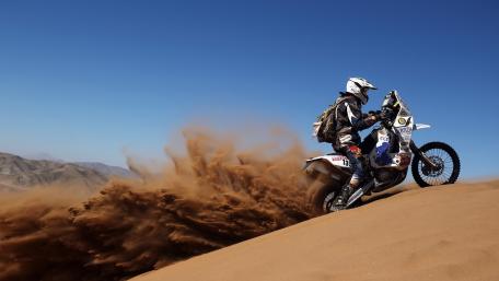Riding the Dunes in Thrilling Adventure wallpaper