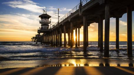 Serenity at the Shoreline wallpaper