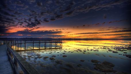 Serene Sunset Over Tranquil Waters wallpaper