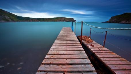 Serene Coastal Dock at Dusk wallpaper