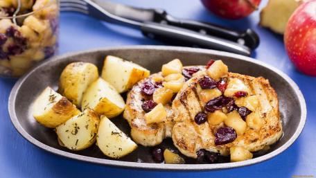Delicious Chicken with Apples and Potatoes wallpaper