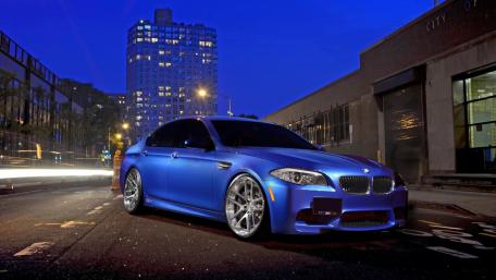 Sleek Blue BMW M5 at Nighttime Urban Setting wallpaper