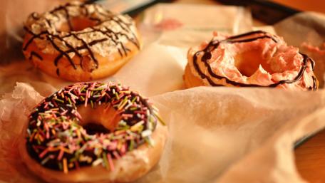 Sweet and Tempting Donut Delights for Dessert Lovers wallpaper