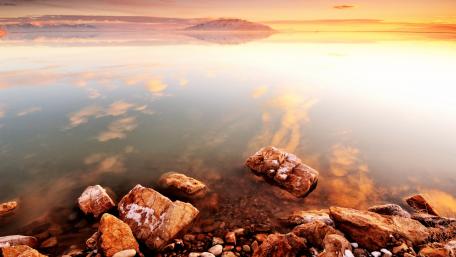 Serene Sunset Over a Tranquil Lake Surface wallpaper