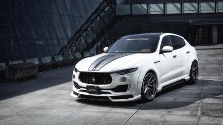 Sleek Luxury SUV in Urban Setting wallpaper