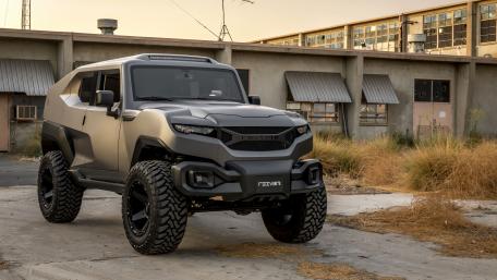 Bold Off-Road SUV in Urban Setting wallpaper