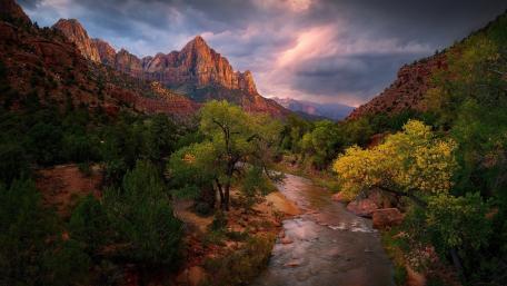 Majestic Mountains Beneath the Twilight Sky wallpaper