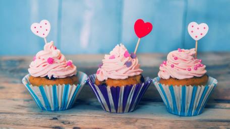 Sweet Romantic Cupcake Delight wallpaper