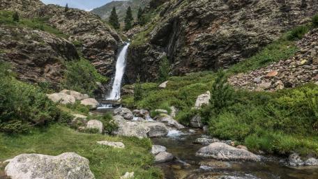 Serene Waterfall in Mountainous Landscape wallpaper