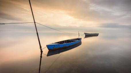 Serene Waters with Tranquil Boats at Dawn wallpaper