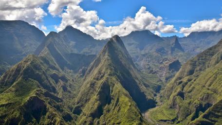 Majestic Mountains Under a Vibrant Sky wallpaper