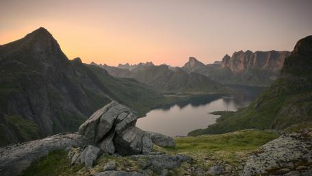 Stunning Mountain Landscape at Dusk wallpaper