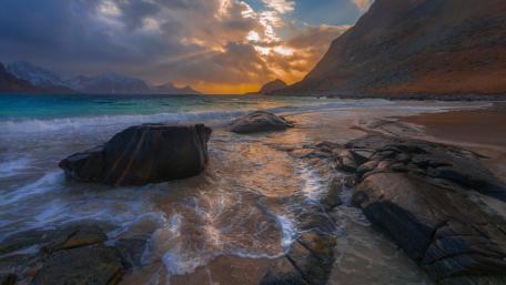 Serene Coastal Sunset View wallpaper