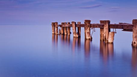 Tranquil Waters at Dusk wallpaper