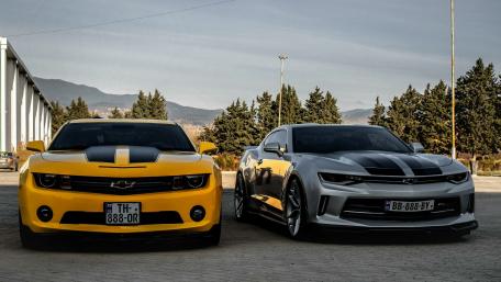Bold Camaros Ready for the Road Ahead wallpaper