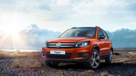 Vibrant Volkswagen Tiguan in Nature's Embrace wallpaper