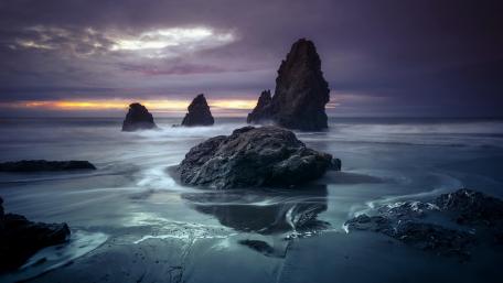Majestic Ocean Landscape at Dusk wallpaper