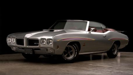 Classic Silver Muscle Car Wallpaper wallpaper