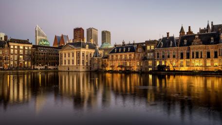 Picturesque Cityscape at Dusk wallpaper