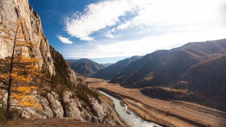 Majestic Mountain Valley Under Bright Blue Sky wallpaper