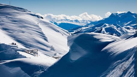 Majestic Winter Landscape in the Mountains wallpaper