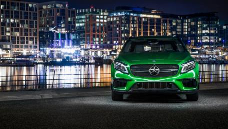 Sleek Green Mercedes in City Lighting Nightscape wallpaper