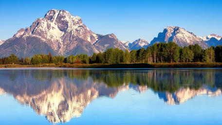 Majestic Mountains Reflected in Tranquil Waters wallpaper