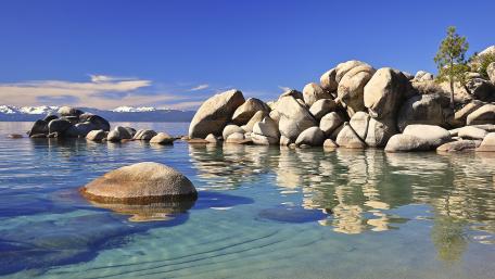 Serene Waters of Nature's Majesty wallpaper
