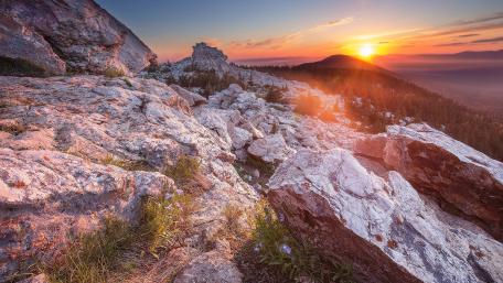 Majestic Mountain Sunset wallpaper