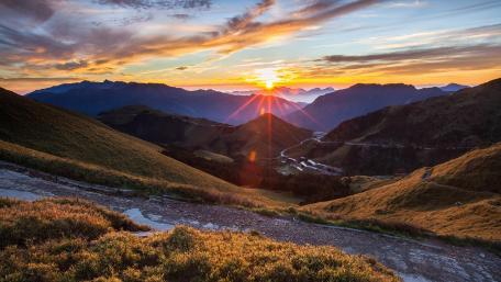 Majestic Sunrise Over Mountain Landscape wallpaper