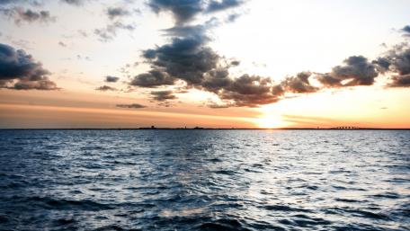 Serene Sunset Over Calm Waters wallpaper