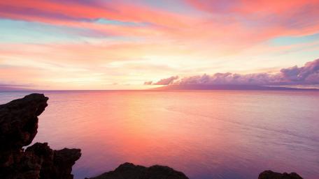 Serene Sunset Over Tranquil Waters wallpaper
