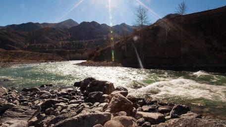 Serene River in Majestic Mountains wallpaper