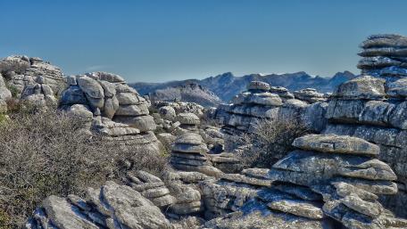 Majestic Rocky Landscape with Mountain Views wallpaper