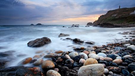 Tranquil Coastal Sunset Scene wallpaper