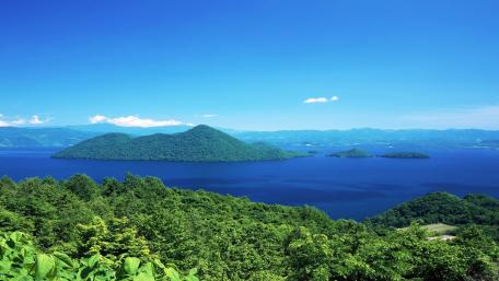 Serene Blue Waters and Lush Greenery Awaits Nature Lovers wallpaper